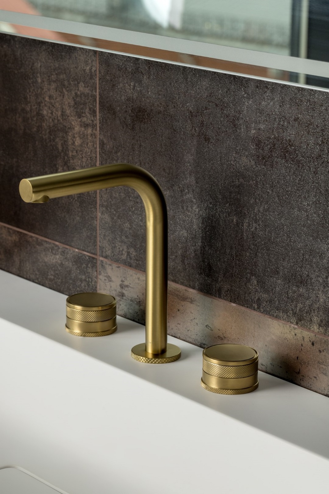 Дополнительное фото №1 Смеситель на столешницу Boheme Prestige на 3 отв. Matt Gold